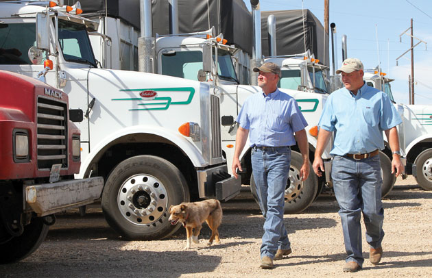 Board chairman and general manager inspect fleet