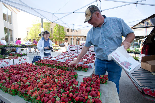 Setting up for Farmer&#x27;s Market