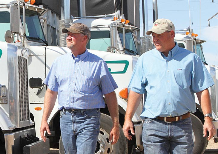 Board chairman and general manager inspect fleet