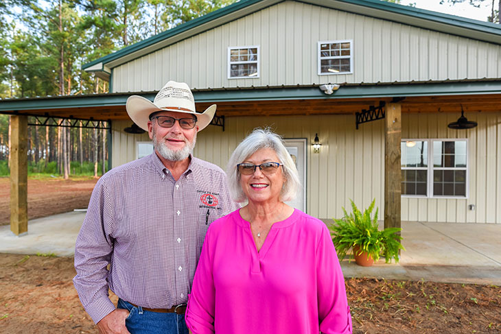 Glenn and Lisa by the barndo